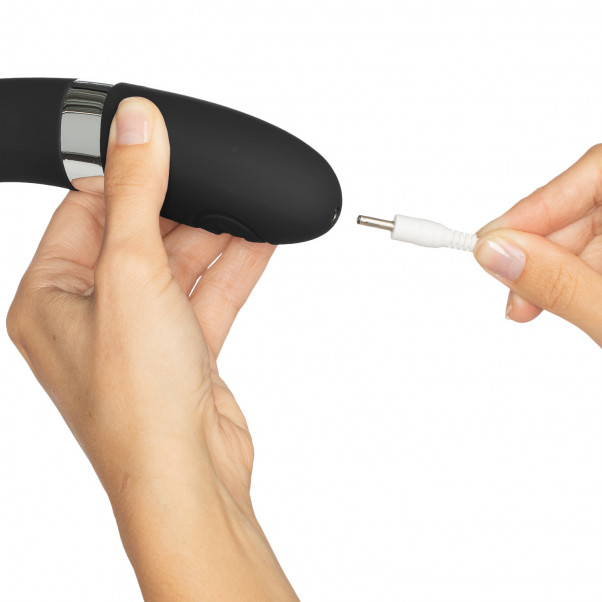 LELO Elise 2 Gode Vibrant Rechargeable Image du produit avec des mains 53