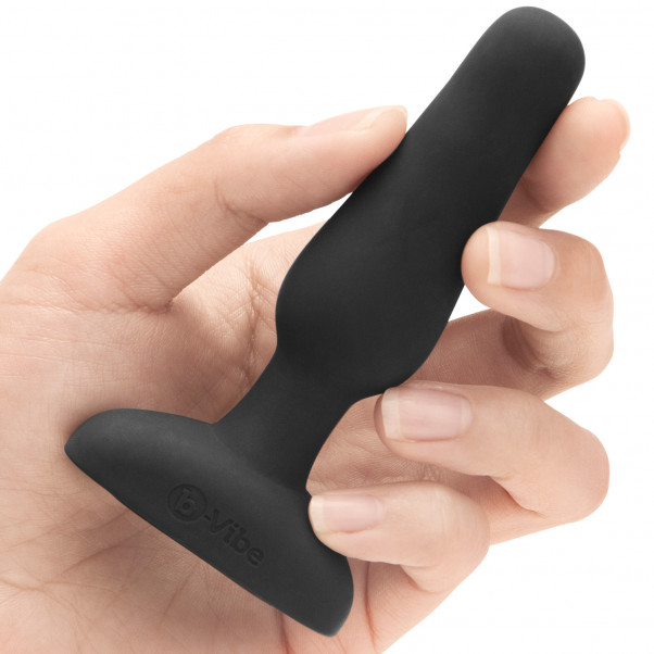 B-Vibe Novice Fjernbetjent Butt Plug Hand 50