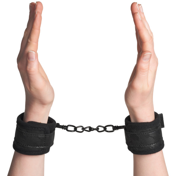 obaie Kit de Jeux de Bondage Image du produit avec des mains 51