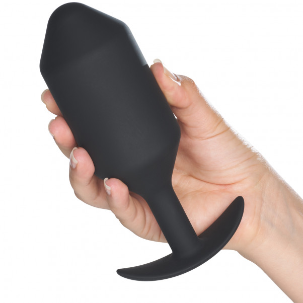 B-Vibe Snug Plug 6 Plug Anal Image du produit avec des mains 50