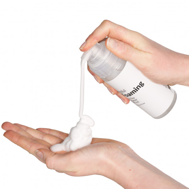 Sinful Nettoyant Moussant pour Sex Toys 160 ml Image du produit avec des mains 51