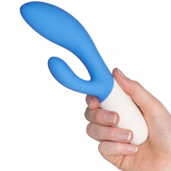 LELO Ina Wave 2 Vibromasseur Rabbit à Double Action Image du produit avec des mains 50