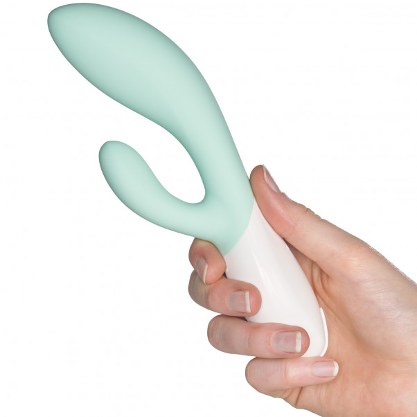 LELO Ina 3 Dual-Action Vibromasseur Rabbit Image du produit avec des mains 50