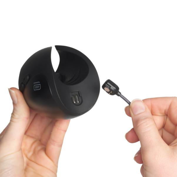 Kiiroo Hot Octopuss Pulse Solo Interactive Sleeve Masturbateur Image du produit avec des mains 51