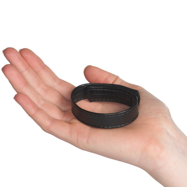 Blue Line C&B Gear Velcro Anneau Pénien Image du produit avec des mains 50