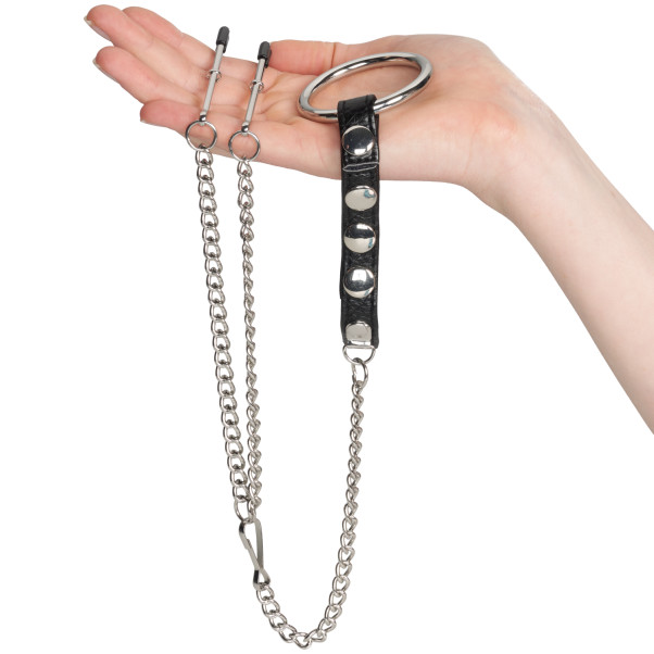 Blue Line C&B Gear Anneau Masculin Avec Pinces À Tétons Image du produit avec des mains 50