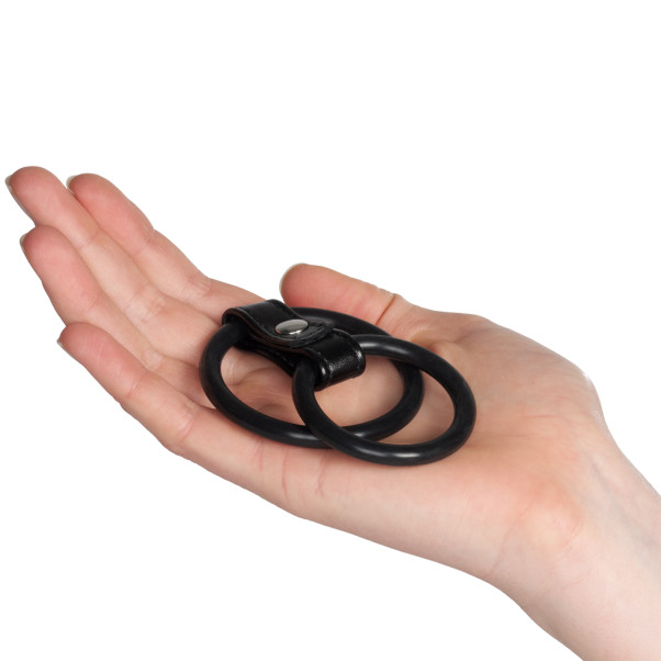 Blue Line C&B Gear Duo Anneau pour Pénis et Testicules Image du produit avec des mains 50