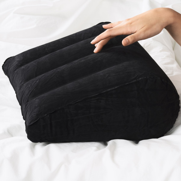 Sinful Coussin de Positions Sexuelles Image du produit avec des mains 50
