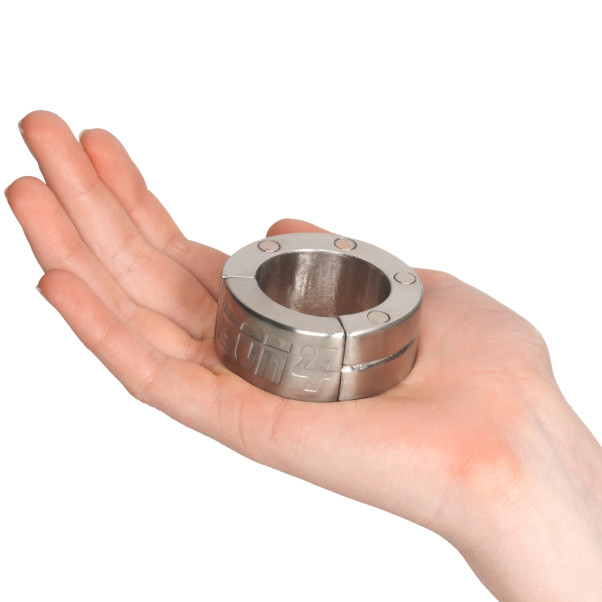 Bon4 Étireur de Testicules en Acier Magnétique 24 mm Image du produit avec des mains 50