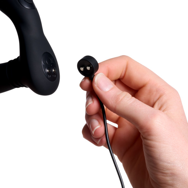 Nexus Simul8 Dual Anal & Perineum Cock and Ball Vibromasseur avec Anneau Pénien Image du produit avec des mains 53