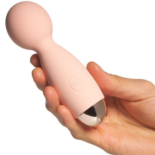Sinful Peach Mini Vibromasseur Wand Image du produit avec des mains 50