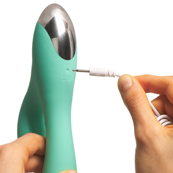 Tracy's Dog Jade Vibromasseur Rabbit Image du produit avec des mains 51