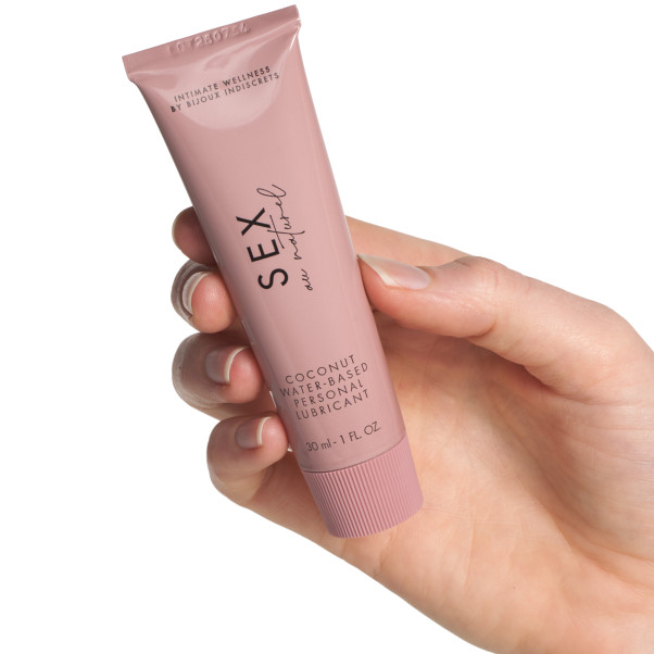 Sex Au Naturel Lubrifiant Noix de Coco à Base d'Eau 30 ml Image du produit avec des mains 50