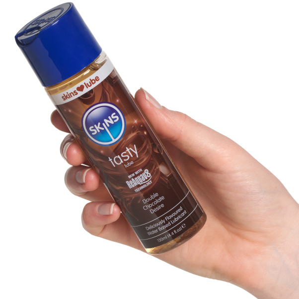 Skins Double Chocolate Desire Lubrifiant à Base d'Eau 130 ml Image du produit avec des mains 50