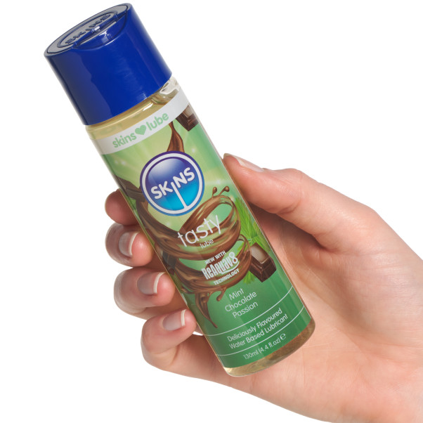 Skins Mint Chocolate Passion Lubrifiant à Base d'Eau 130 ml Image du produit avec des mains 50