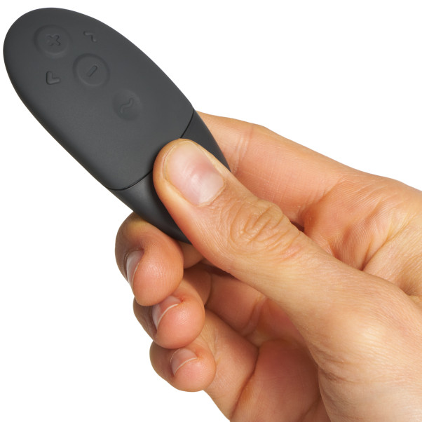 We-Vibe Tease Us Special Edition Ensemble d'Anneaux Péniens Connectés Image du produit avec des mains 51