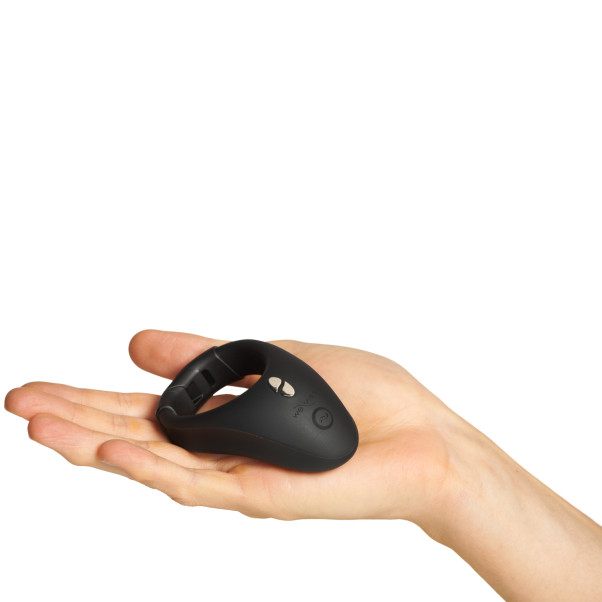 We-Vibe Tease Us Special Edition Ensemble d'Anneaux Péniens Connectés Image du produit avec des mains 50