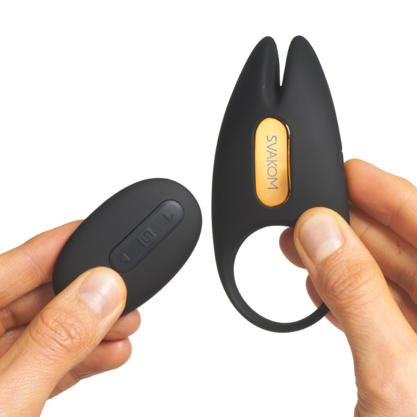 Svakom Winni 2 Anneau Pénien Télécommandé Image du produit avec des mains 51