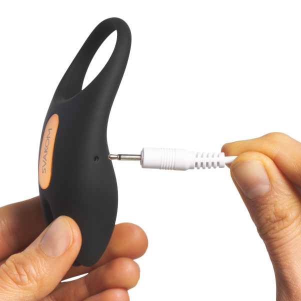 Svakom Winni 2 Anneau Pénien Télécommandé Image du produit avec des mains 52