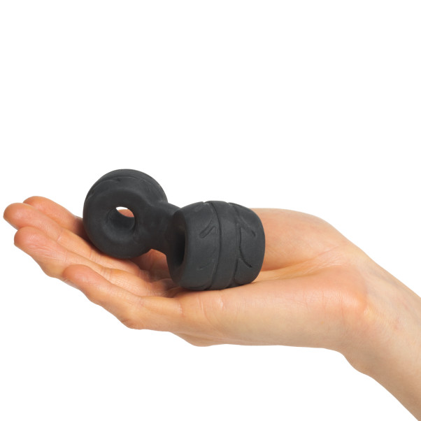 Perfect Fit Anneau de Pénis et Testicules + Écarteur Image du produit avec des mains 50