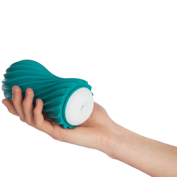 TENGA Flex Fizzy Masturbateur Vert Image du produit avec des mains 50