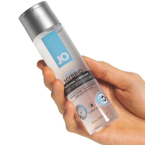 System JO Classic Hybrid Lubrifiant 120ml Image du produit avec des mains 50