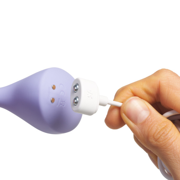 Satisfyer Sweet Seal Plug Anal Vibrant Image du produit avec des mains 51