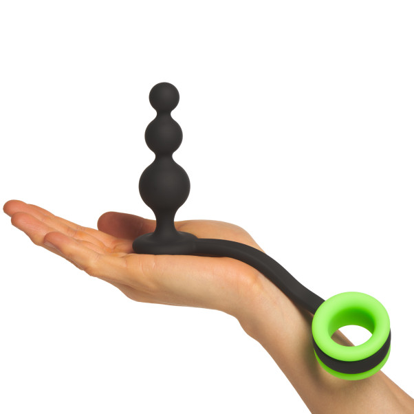 Ouch! Glow in the Dark Plug Anal Perlé avec Anneau Pénien Image du produit avec des mains 50