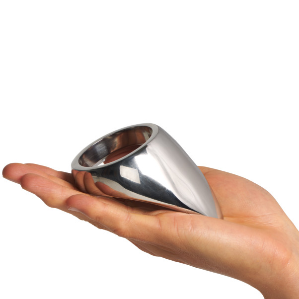 Malesation Metal Teardrop Anneau Pénien Image du produit avec des mains 50
