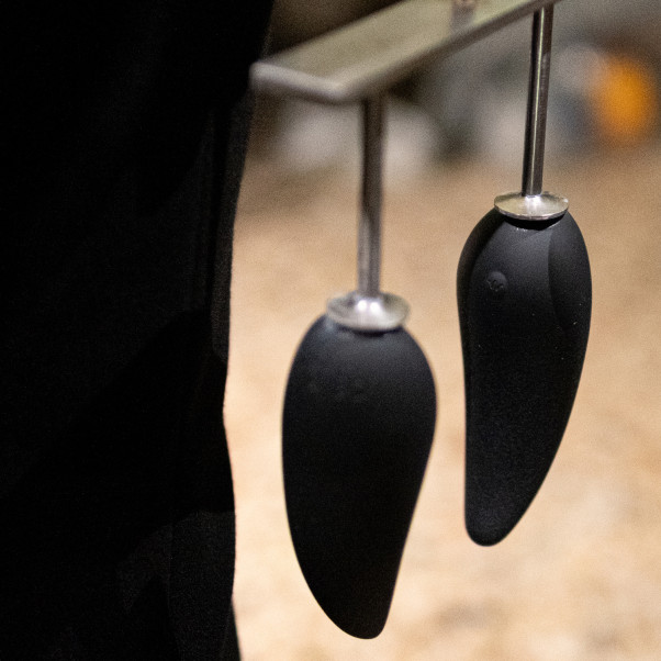 Han Kjøbenhavn x Sinful Black Tongue Vibromasseur Image d'ambiance 22