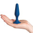 Sinful Business Blue Slim Plug Anal Petit Image du produit avec des mains 50