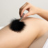 Sinful Tease Plumes Manchon Argenté Image du produit avec des mains 51