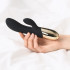 Sinful Warm Vibromasseur Rabbit Rechargeable Image du produit avec des mains 50