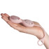 Le Wand Yoni Rose Quartz Double Boules de Geisha Image du produit avec des mains 50