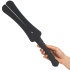 Tantus Trip 2 Tawse Paddle Image du produit avec des mains 50
