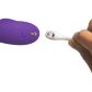We-Vibe Sync 2 Vibromasseur pour Couples Connecté et Télécommandé Image du produit avec des mains 52